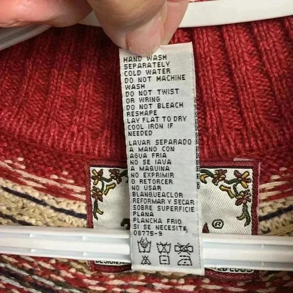 Tiara NWOT Cranberry Knit Sweater w Faux Leather Accents Size Medium - Picture 6 of 9